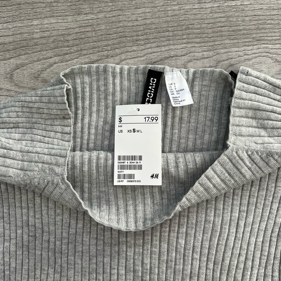 NWT H&M Grey Off the Shoulder Long Sleeve - Picture 3 of 3
